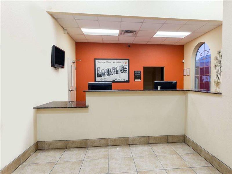 Super 8 By Wyndham Baton Rouge/I-10 Motel Exterior photo