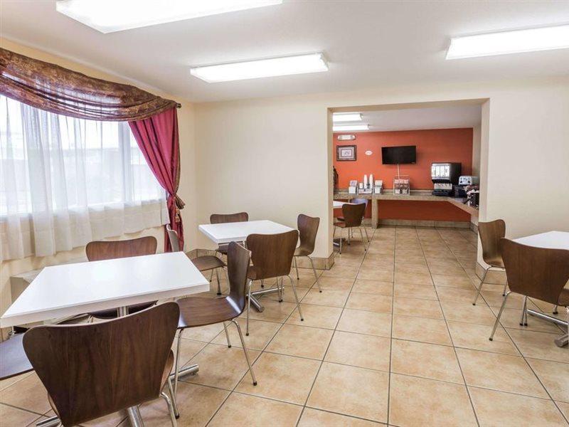 Super 8 By Wyndham Baton Rouge/I-10 Motel Exterior photo