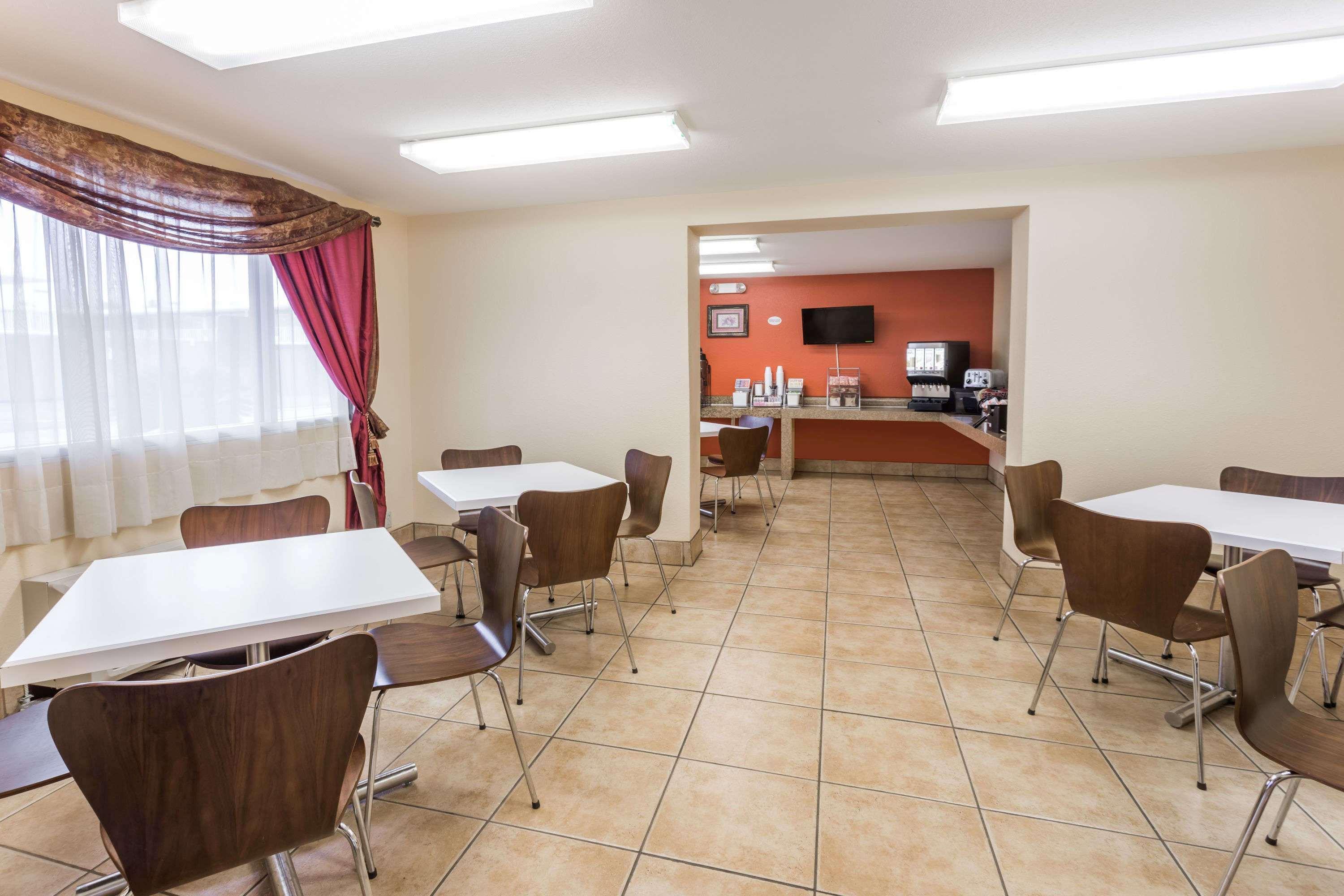 Super 8 By Wyndham Baton Rouge/I-10 Motel Exterior photo
