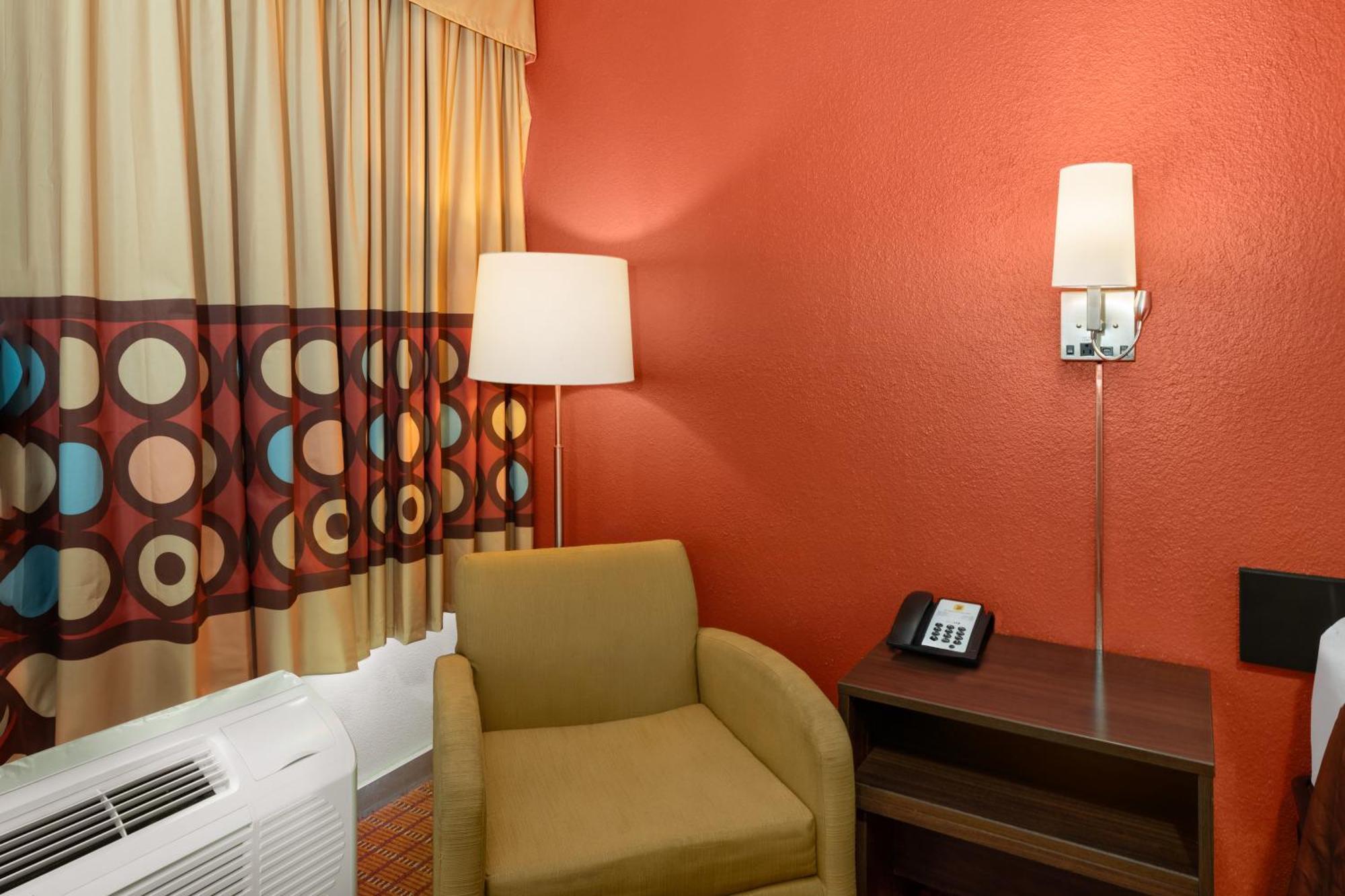 Super 8 By Wyndham Baton Rouge/I-10 Motel Exterior photo