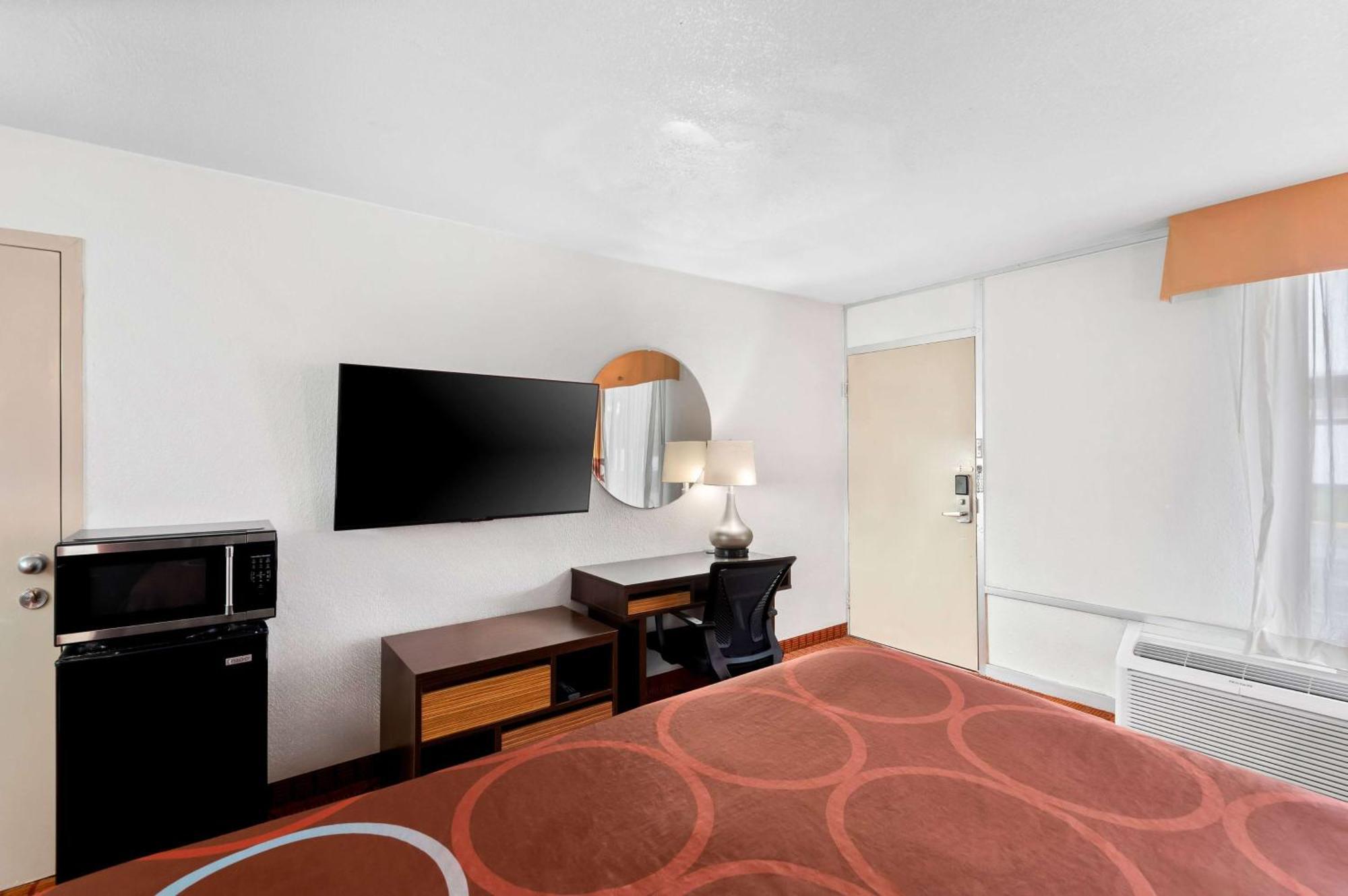 Super 8 By Wyndham Baton Rouge/I-10 Motel Exterior photo