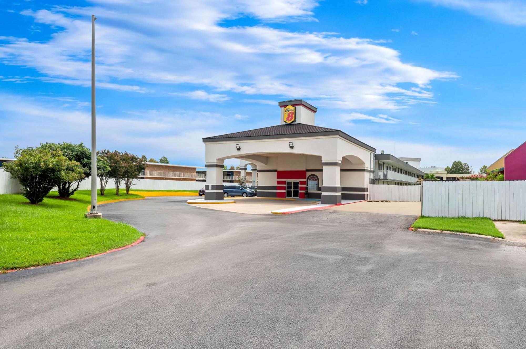 Super 8 By Wyndham Baton Rouge/I-10 Motel Exterior photo
