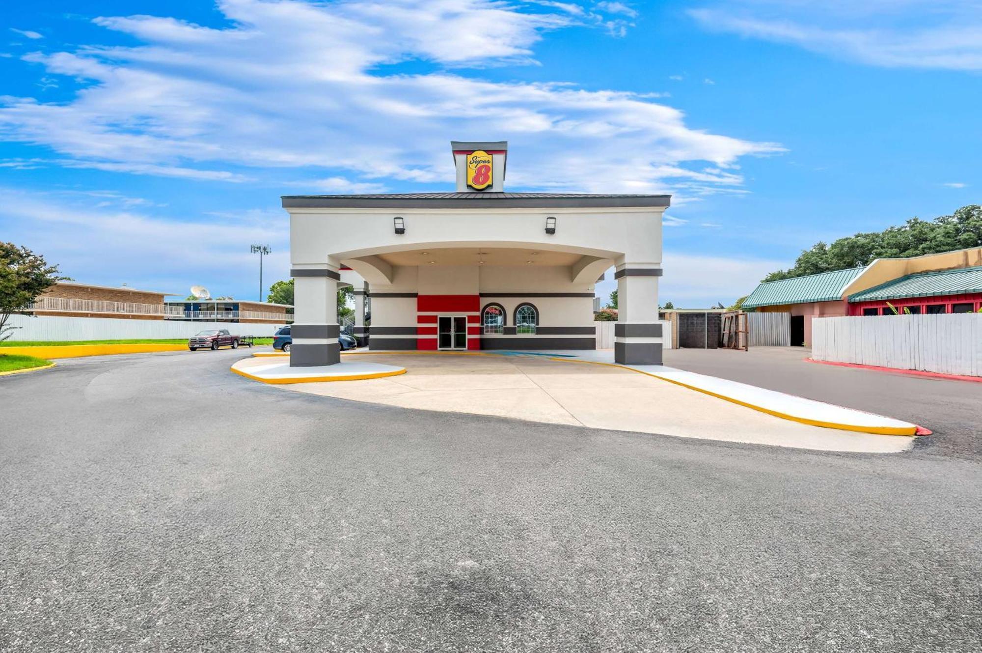 Super 8 By Wyndham Baton Rouge/I-10 Motel Exterior photo
